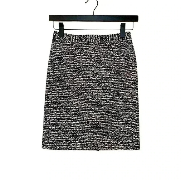 Halogen lined skirt,  97% cotton 3% spandex w hidden back zipper - Picture 1 of 7